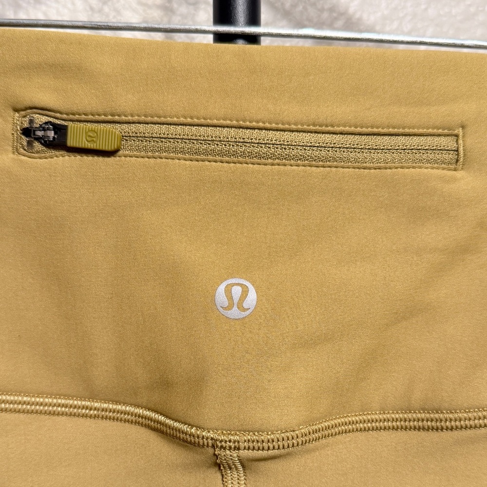 Lululemon Flurry Up High-Rise Fleece Lined Leggings 28"
in ‘Grape Leaf’ - Size 8 - Picture 9 of 11